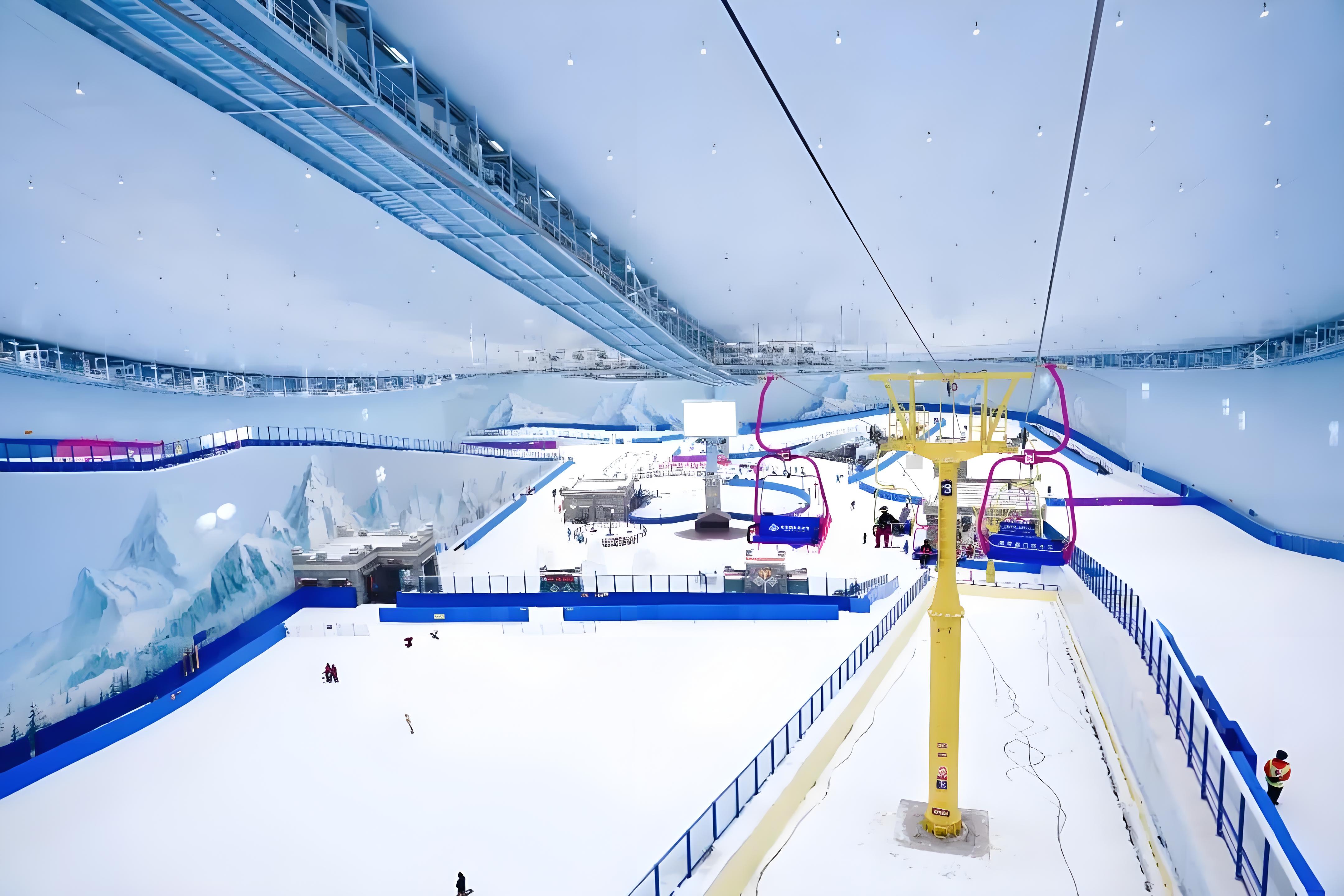 A professional and high-capacity indoor ski resort was built by Focusun featuring continuous slope snow coverage and advanced refrigeration tech.