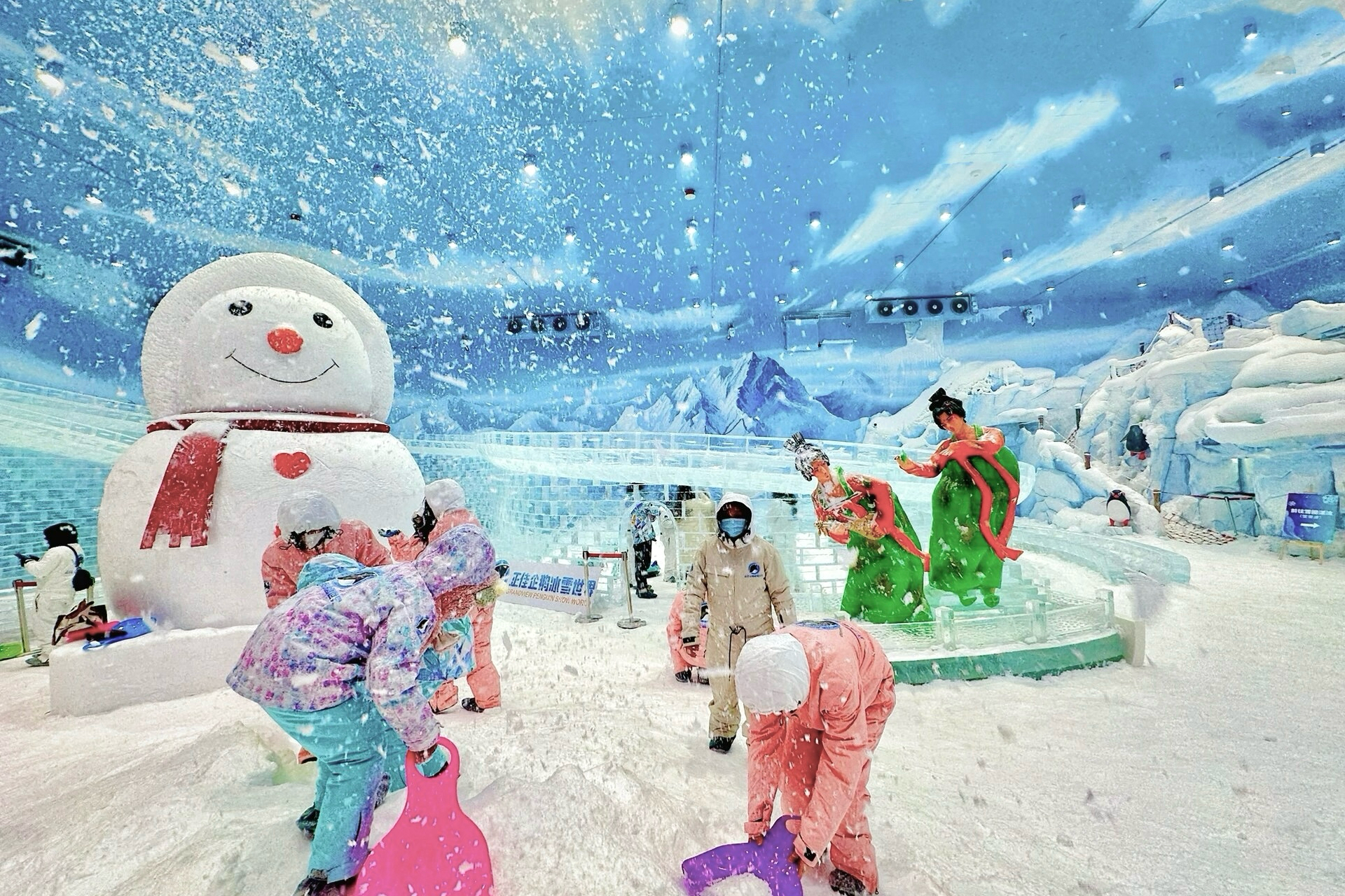 Comprehensive conceptual layout of a commercial snow park was designed by Focusun, seamlessly integrating insulation, drainage, and crowd flow.