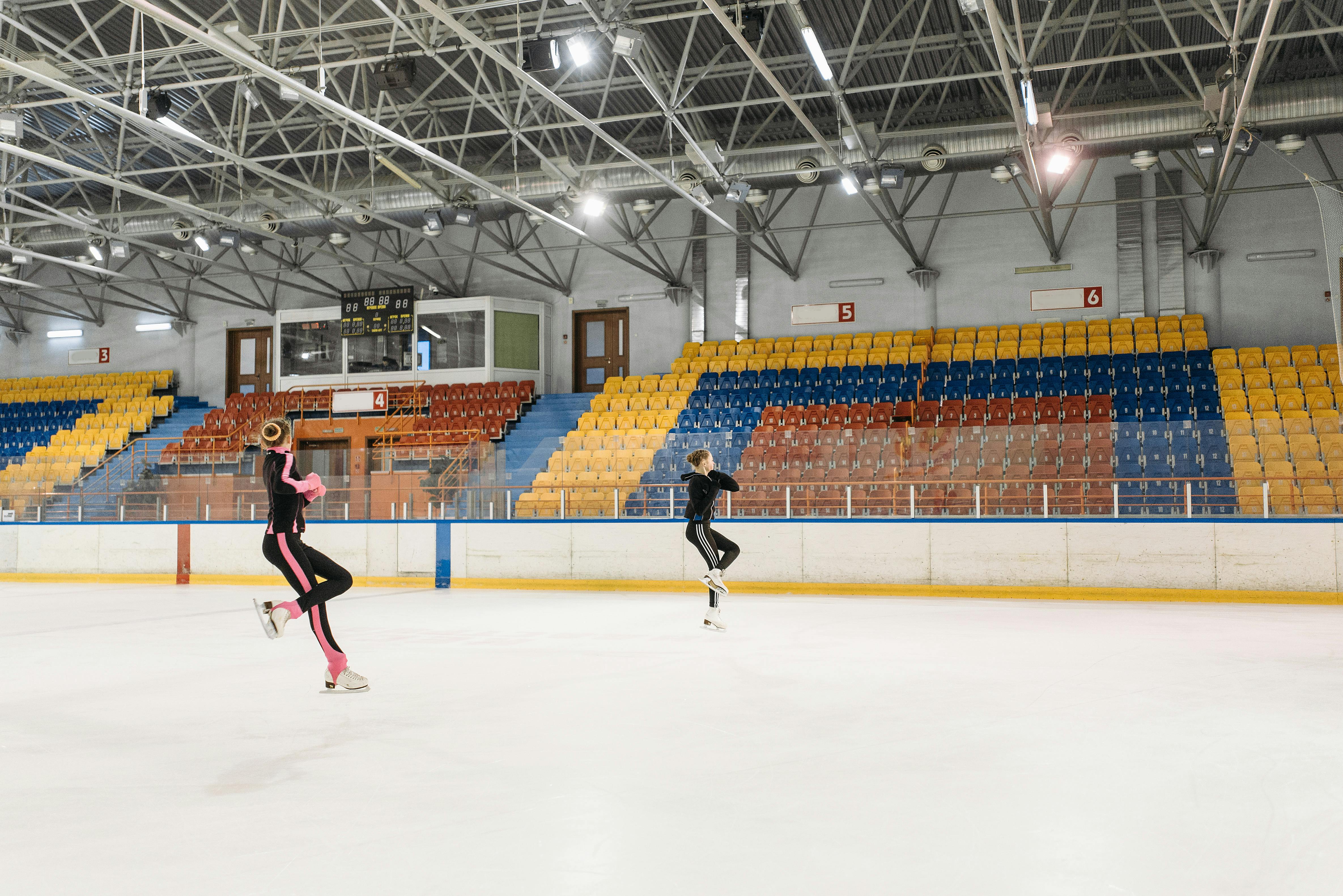 Fully integrated Focusun ice rink system combining a high-efficiency water chiller, circulation pumps, and digital control panel.