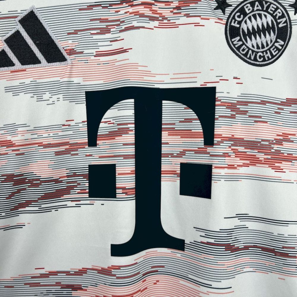 Bayern 25/26 away kit fan version