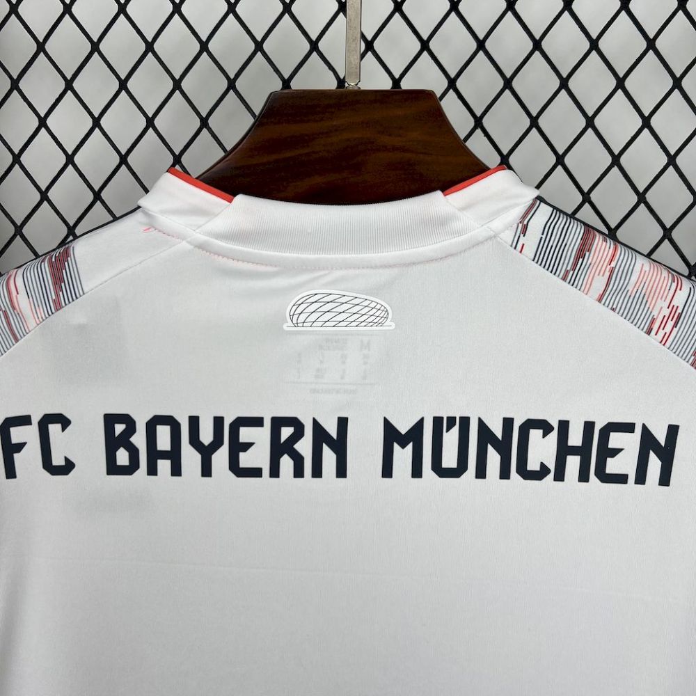 Bayern 25/26 away kit fan version