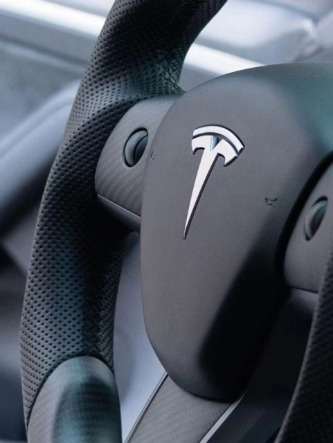Forged Carbon Fiber Performance Steering Wheel with Leather & Alcantara Suede for Tesla