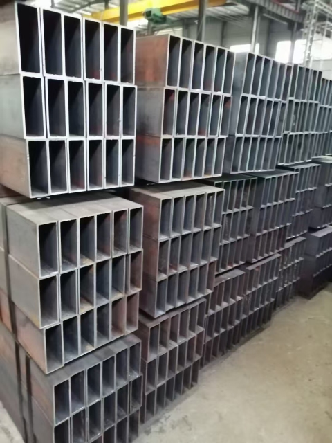 R-angle or Right-angle Galvanized Square Tubes: Customizable Drawn for Industrial Use