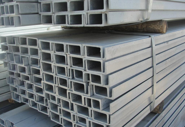 Channel steel and galvanized channel steel
