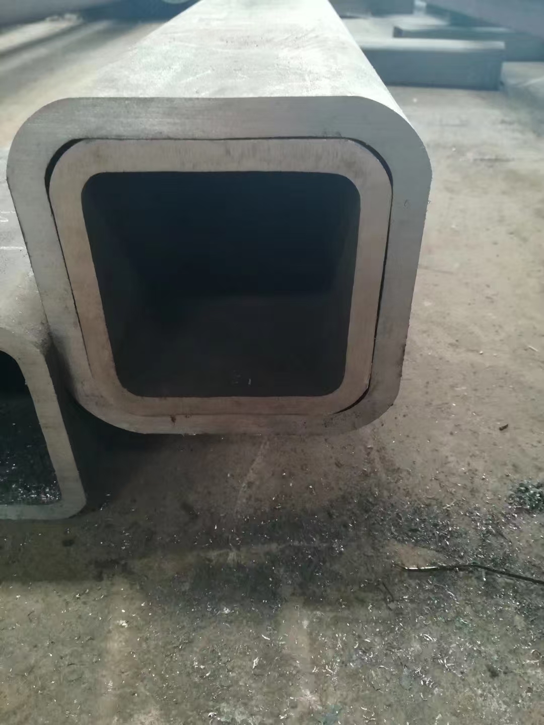 R-angle or Right-angle Galvanized Square Tubes: Customizable Drawn for Industrial Use