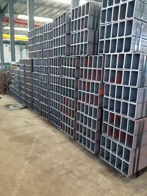 R-angle or Right-angle Galvanized Square Tubes: Customizable Drawn for Industrial Use