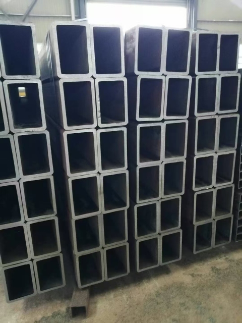 R-angle or Right-angle Galvanized Square Tubes: Customizable Drawn for Industrial Use