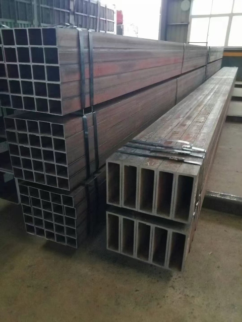 R-angle or Right-angle Galvanized Square Tubes: Customizable Drawn for Industrial Use