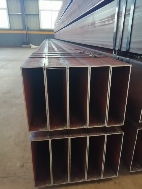 R-angle or Right-angle Galvanized Square Tubes: Customizable Drawn for Industrial Use