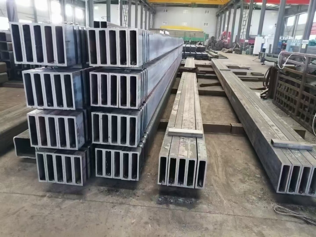 R-angle or Right-angle Galvanized Square Tubes: Customizable Drawn for Industrial Use