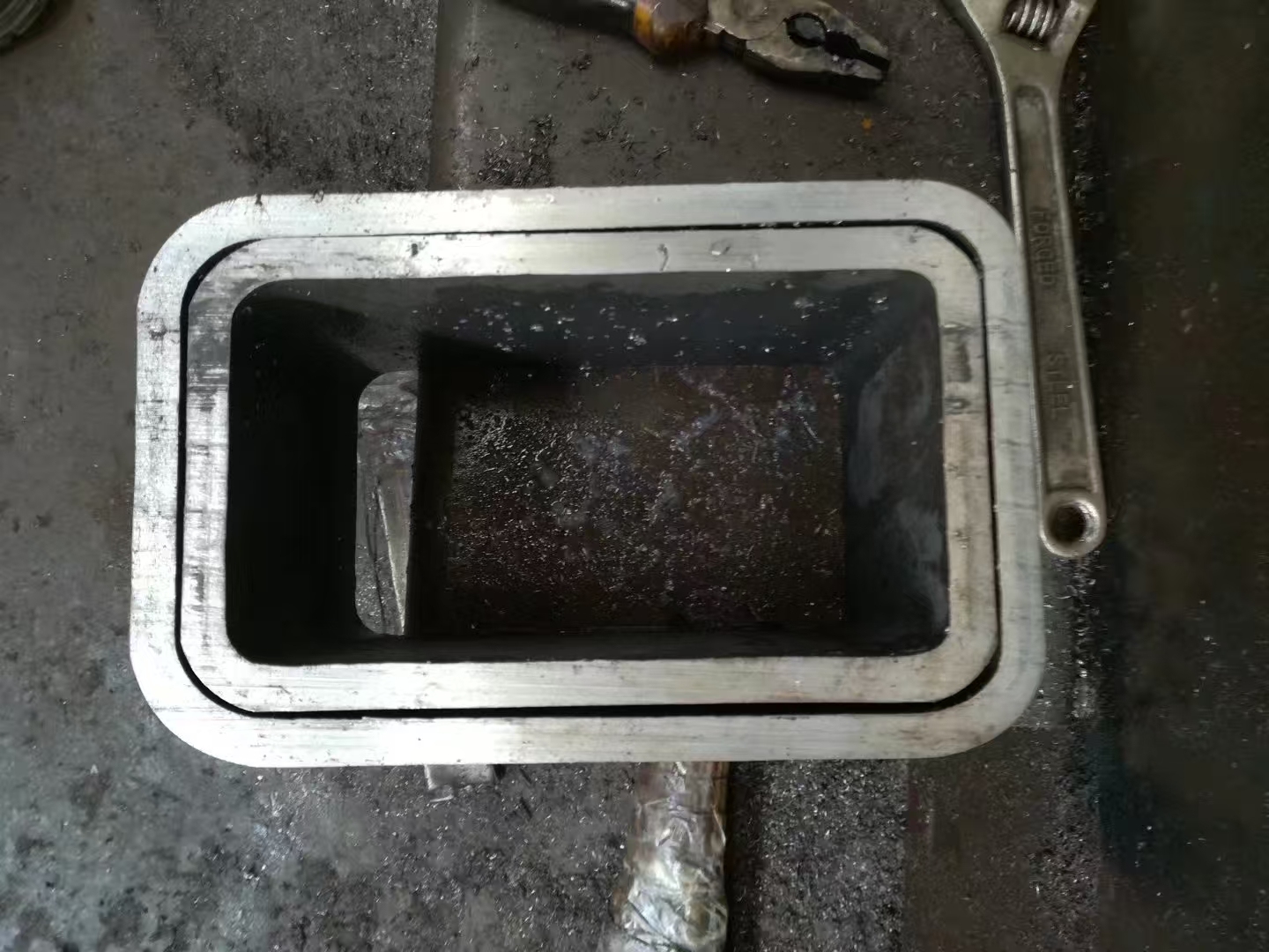 R-angle or Right-angle Galvanized Square Tubes: Customizable Drawn for Industrial Use