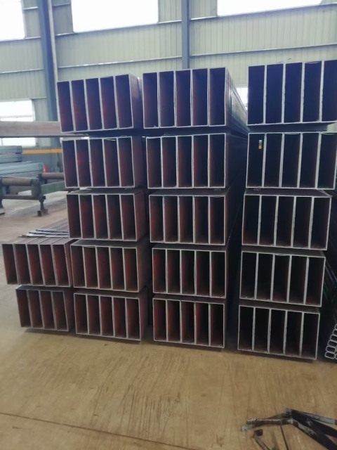 R-angle or Right-angle Galvanized Square Tubes: Customizable Drawn for Industrial Use