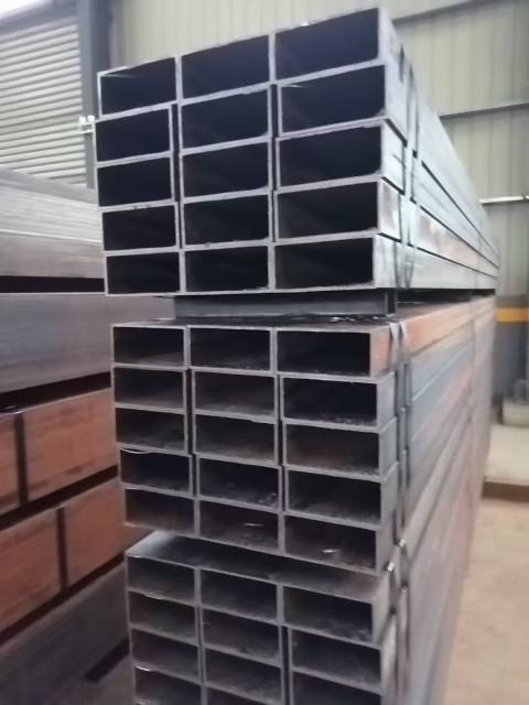 R-angle or Right-angle Galvanized Square Tubes: Customizable Drawn for Industrial Use