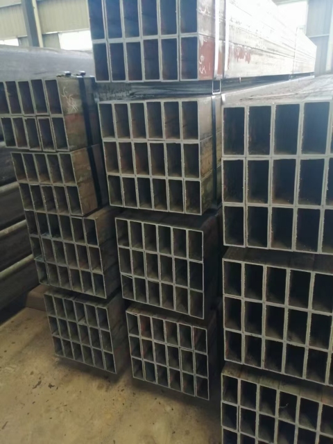 R-angle or Right-angle Galvanized Square Tubes: Customizable Drawn for Industrial Use