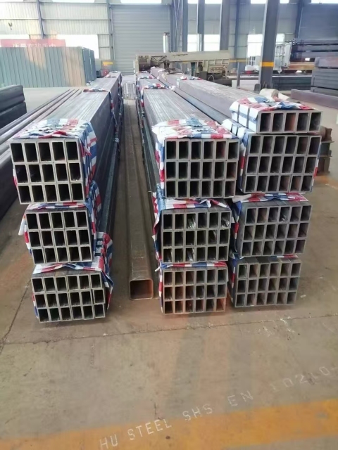 R-angle or Right-angle Galvanized Square Tubes: Customizable Drawn for Industrial Use