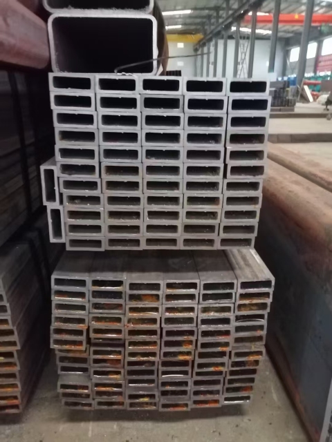 R-angle or Right-angle Galvanized Square Tubes: Customizable Drawn for Industrial Use