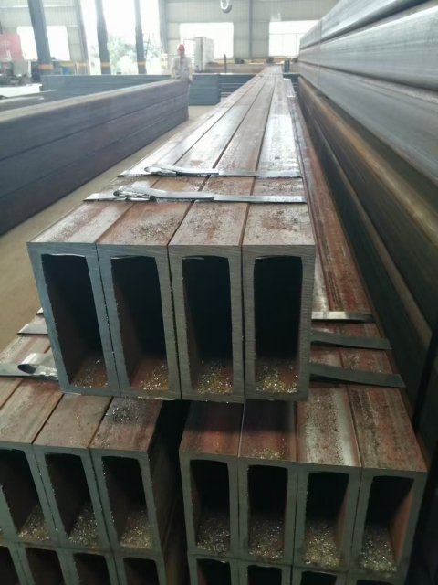 R-angle or Right-angle Galvanized Square Tubes: Customizable Drawn for Industrial Use