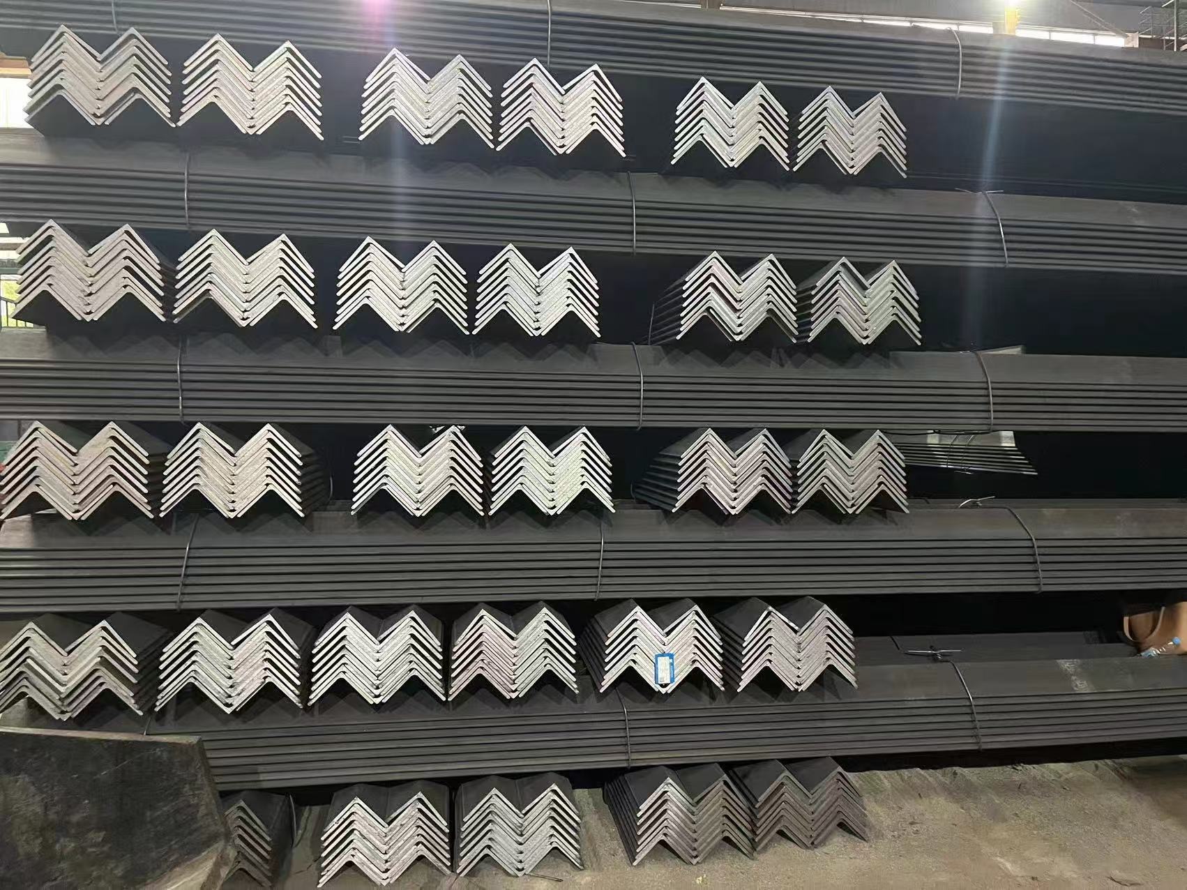 Black Equal Angle Steel - High-Strength for Construction & Structural Works