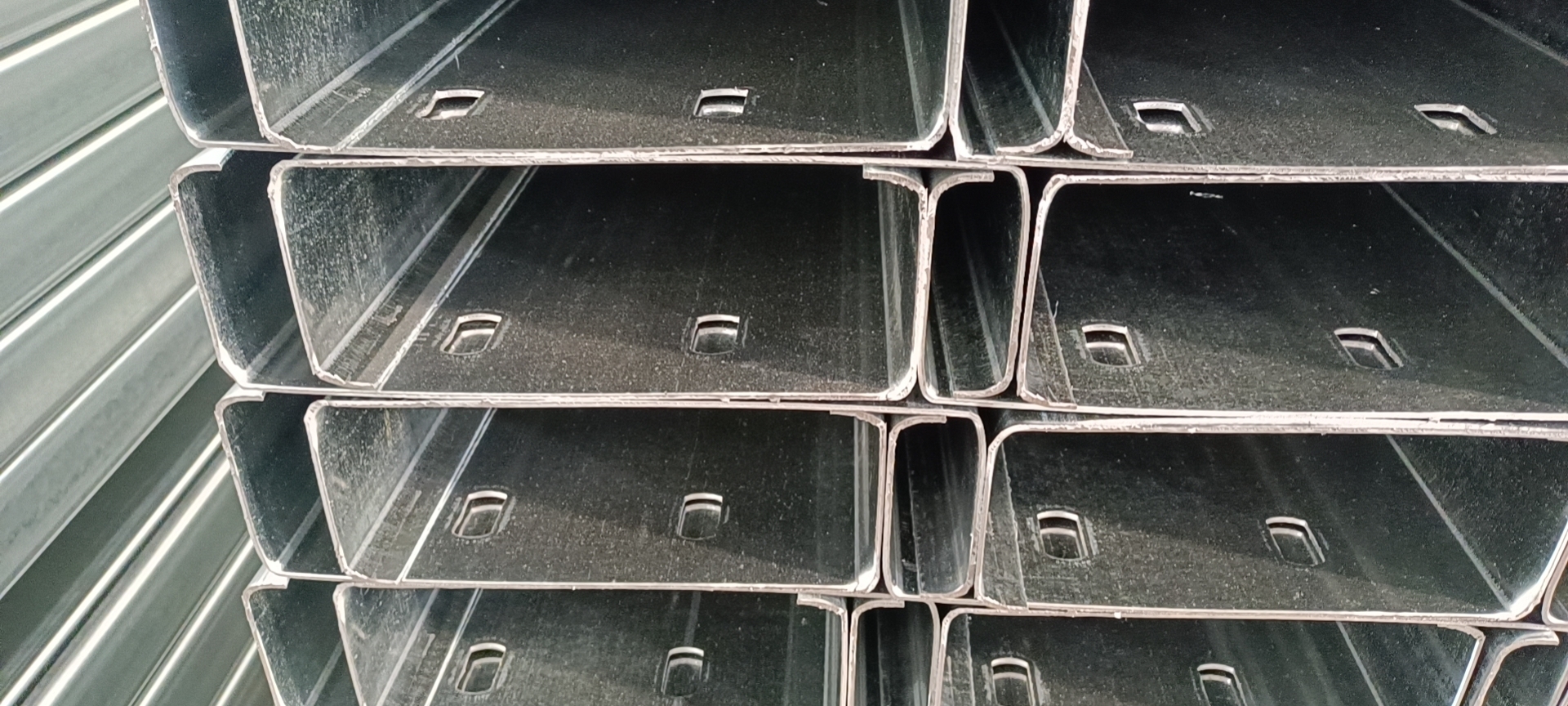 C-shaped steel
