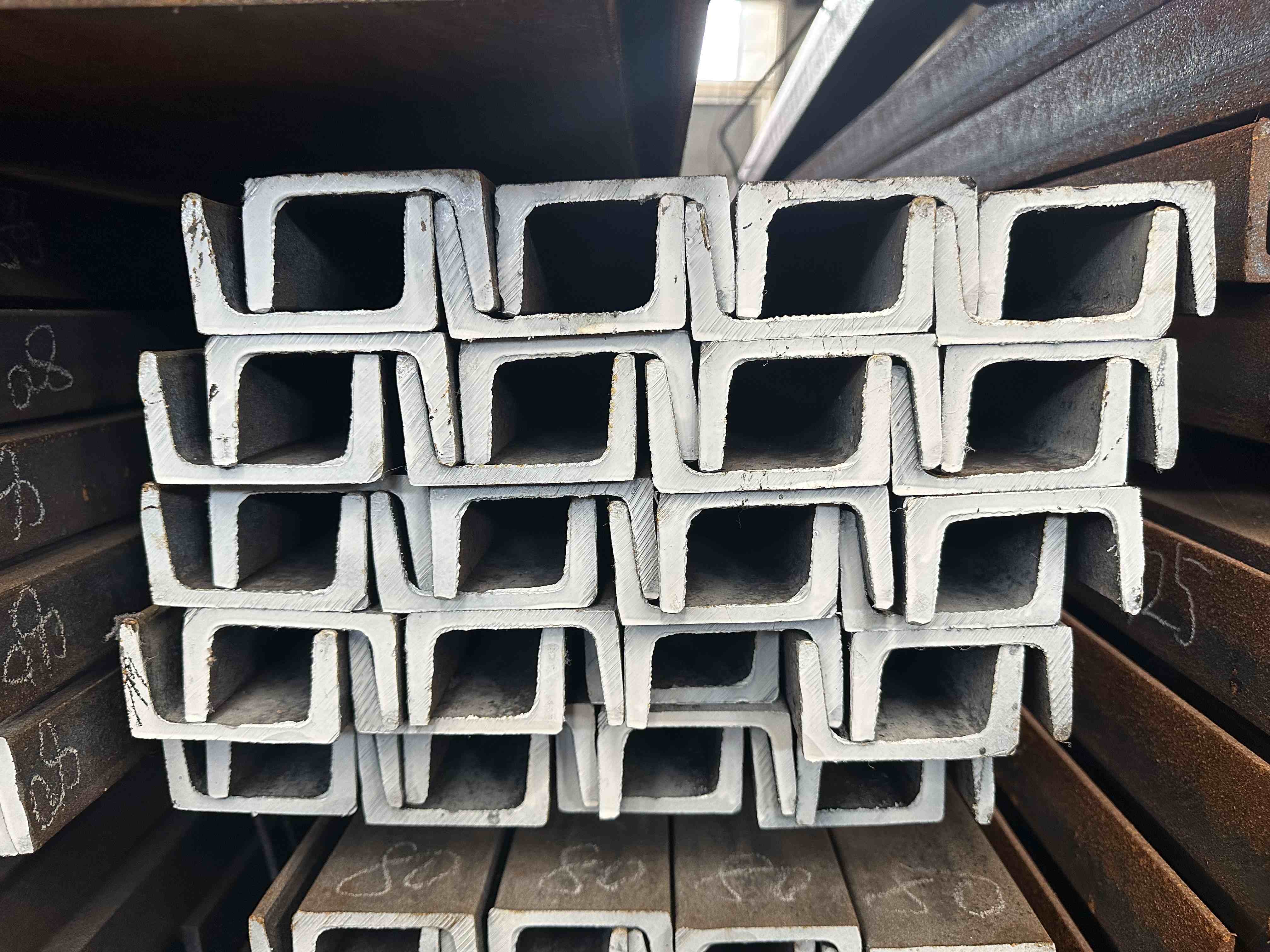 Quality Factory Price Hot-rolled Q235B Carbon Steel Channel Beam 8mm - 10mm - 12mm Pillar Channel Section Construction Steel channel U-steel and U-bar steel box iron steel sections galvanized steel Building Materials Carbon Steel steel channel