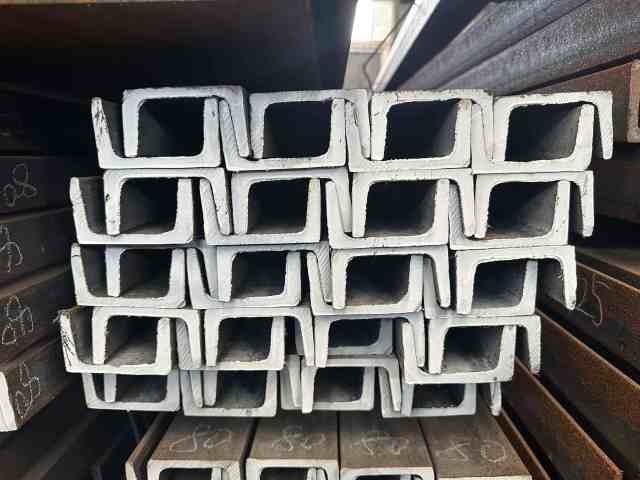 Quality Factory Price Hot-rolled Q235B Carbon Steel Channel Beam 8mm - 10mm - 12mm Pillar Channel Section Construction Steel channel U-steel and U-bar steel box iron steel sections galvanized steel Building Materials Carbon Steel steel channel