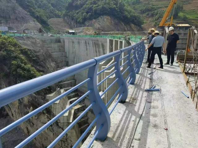 Bridge guardrail
