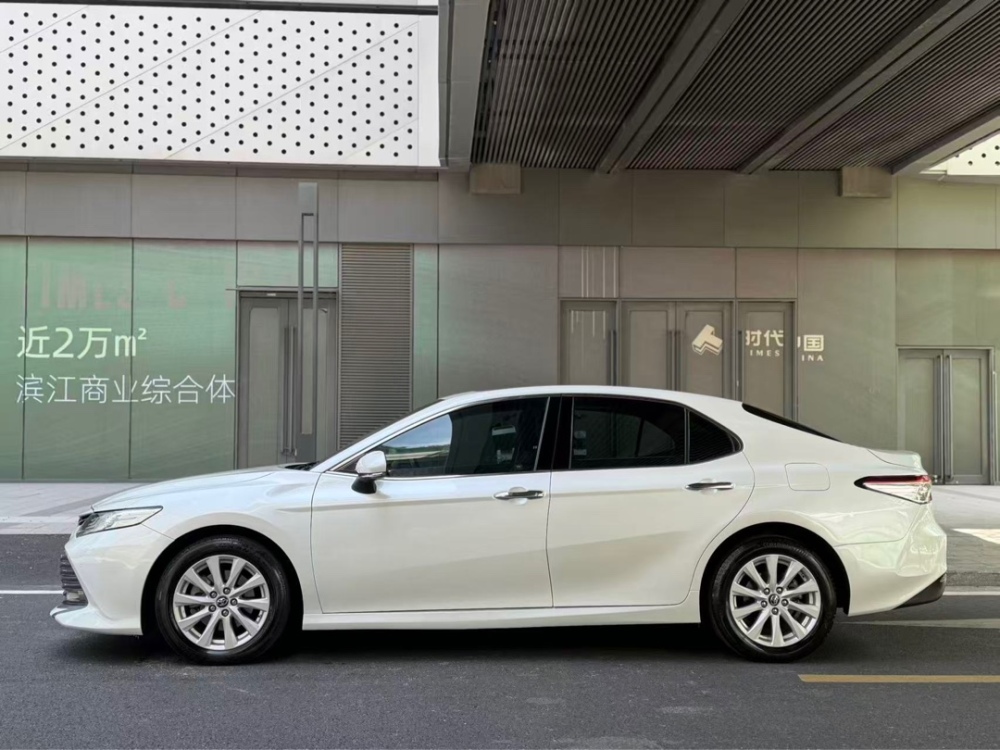 Toyota Camry 2018 Camry Hybrid 2.0G Automatic Luxury Sedan
