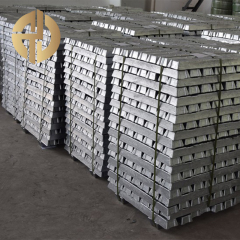 Aluminum-hafnium alloy ingot