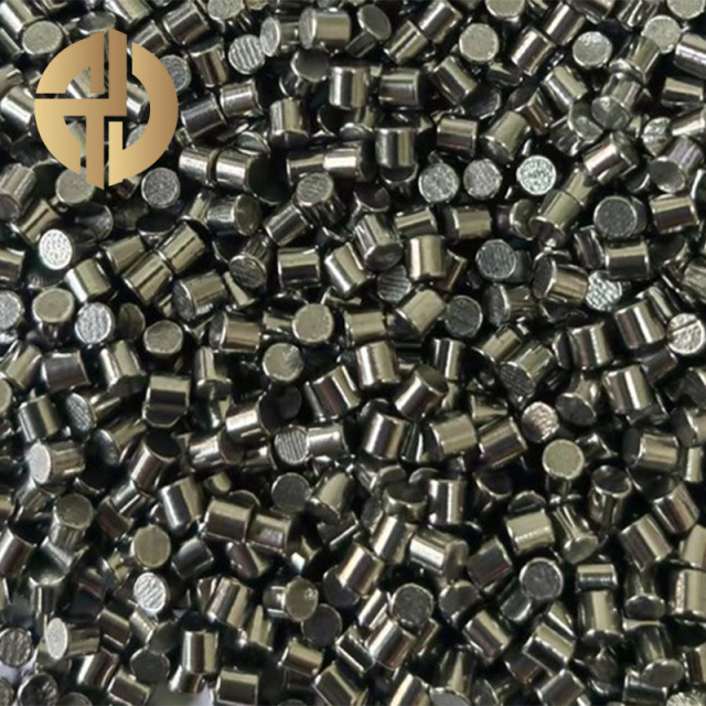 Hafnium particle