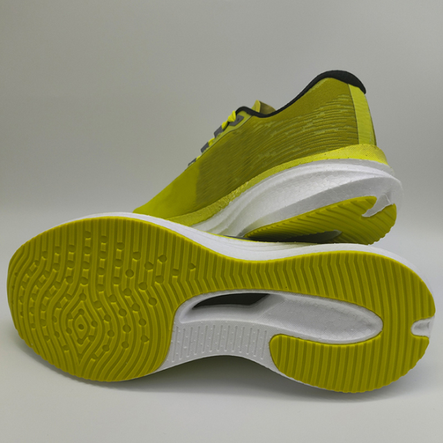 Factory direct wholesale Breathable carbon plate running shoes Wear Resistant Sports shoes Outdoor running shoes High quality running shoes Fashion carbon plate running shoes professional running shoes