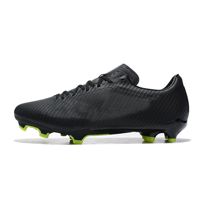 Football Boots Men Soccer Shoes Professional men Football Shoes Hot Selling Indoor Plastic Spike Soccer Boots Cleats Football Shoes For Men