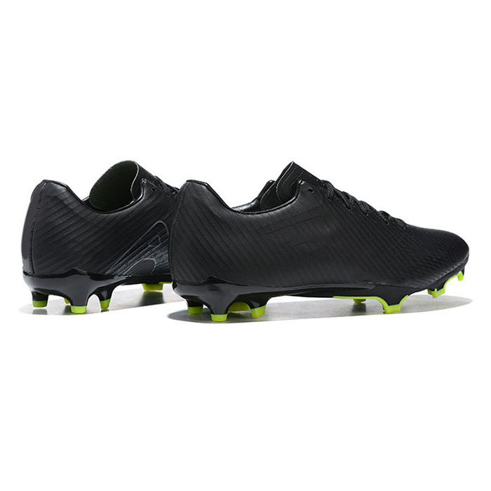 Football Boots Men Soccer Shoes Professional men Football Shoes Hot Selling Indoor Plastic Spike Soccer Boots Cleats Football Shoes For Men