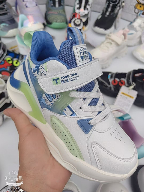 New children's sports shoes men's moral training shoes leather soft sole fashionable and versatile girls' casual shoes lightweight breathable anti slip training shoes for elementary school boys and girls physical education class