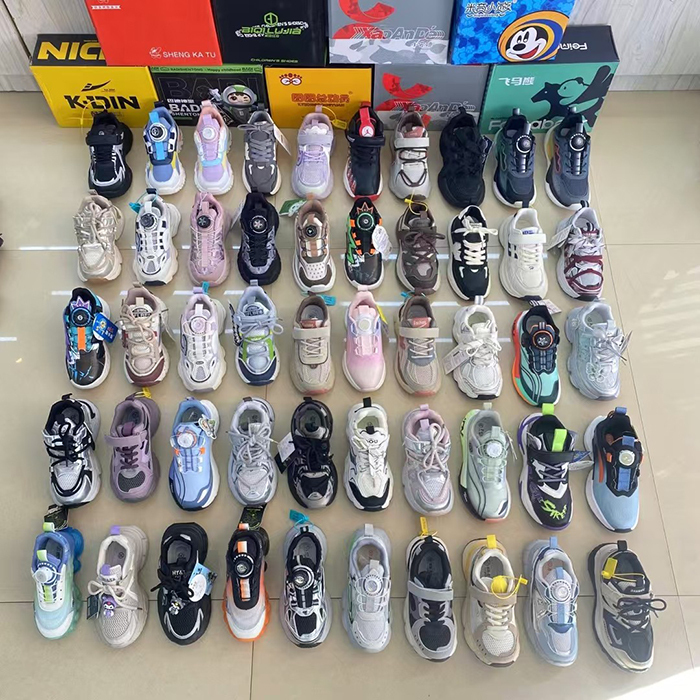 Super cool sweet and beautiful boys' and girls' sports shoes made of lightweight materials that are breathable and not stuffy They are affordable and suitable for children's outdoor play and daily school sports shoes