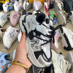 Super cool sweet and beautiful boys' and girls' sports shoes made of lightweight materials that are breathable and not stuffy They are affordable and suitable for children's outdoor play and daily school sports shoes