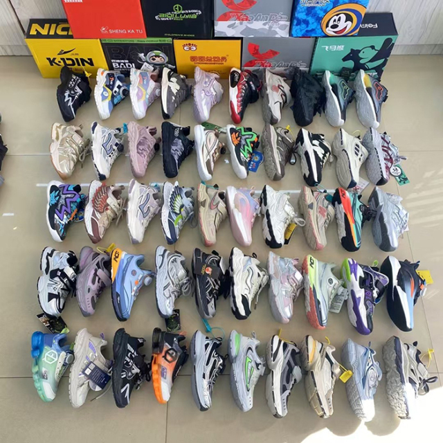 Super cool sweet and beautiful boys' and girls' sports shoes made of lightweight materials that are breathable and not stuffy They are affordable and suitable for children's outdoor play and daily school sports shoes