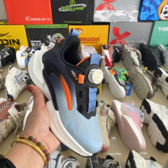Super cool sweet and beautiful boys' and girls' sports shoes made of lightweight materials that are breathable and not stuffy They are affordable and suitable for children's outdoor play and daily school sports shoes