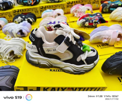 Cheap and cost-effective inventory of sports shoes suitable for boys and girls to go out for outdoor sports and school Wholesale of children's sports shoes with light elasticity cushioning  and multifunctional care