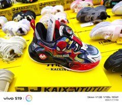 Cheap and cost-effective inventory of sports shoes suitable for boys and girls to go out for outdoor sports and school Wholesale of children's sports shoes with light elasticity cushioning  and multifunctional care