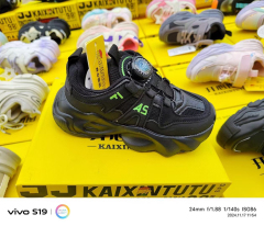 Cheap and cost-effective inventory of sports shoes suitable for boys and girls to go out for outdoor sports and school Wholesale of children's sports shoes with light elasticity cushioning  and multifunctional care