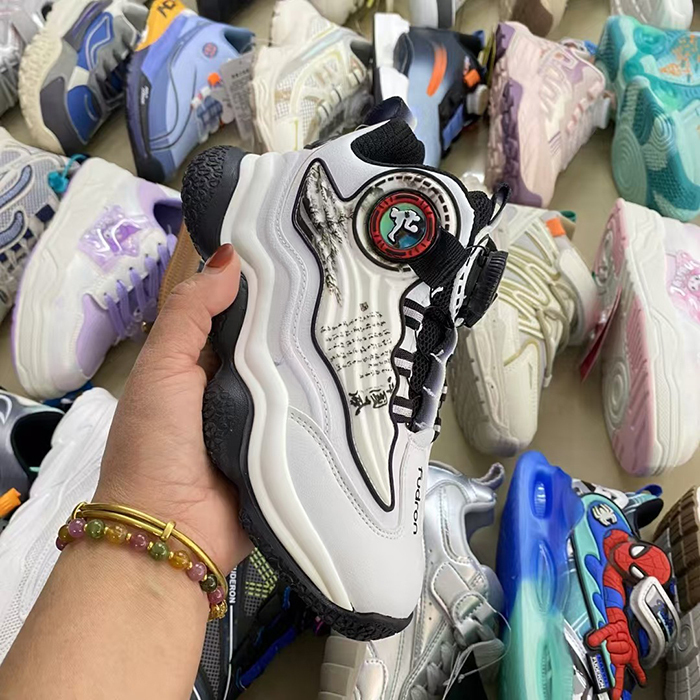 Wholesale outdoor children's sports shoes with beautiful styles comfortable fit versatile quality exquisite appearance delicate fabric and popular fashion and atmospheric sports shoes for both boys and girls