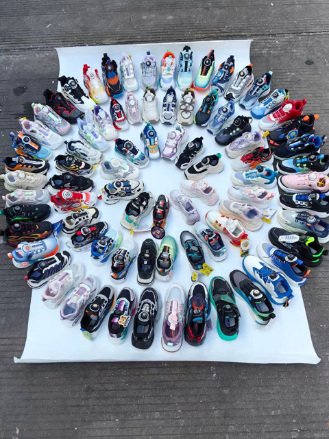 Children's sports shoes with lightweight and comfortable soles fresh and beautiful colors and styles designed specifically for boys and girls easy to put on and take off slip resistant and lightweight