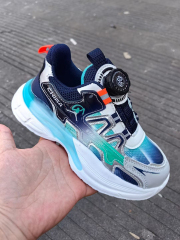 Children's sports shoes with lightweight and comfortable soles fresh and beautiful colors and styles designed specifically for boys and girls easy to put on and take off slip resistant and lightweight