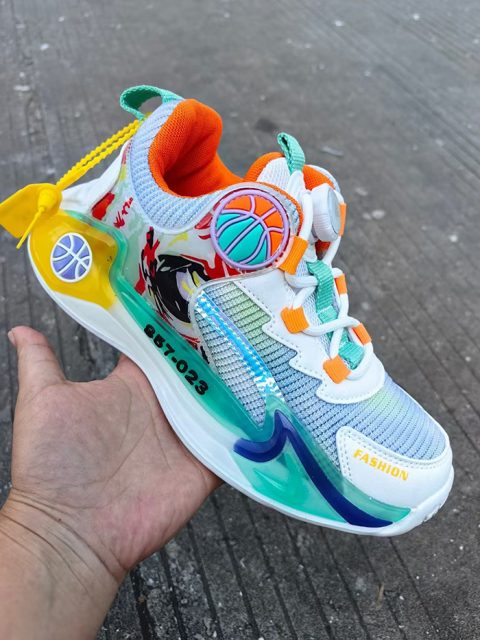 Children's sports shoes with lightweight and comfortable soles fresh and beautiful colors and styles designed specifically for boys and girls easy to put on and take off slip resistant and lightweight
