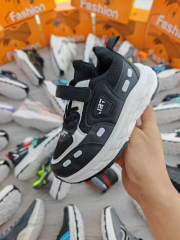 Inventory children's explosive street fashion sports shoes suitable for boys and girls with strong breath ability on the upper refreshing feeling on the feet soft soles and versatile styles Suitable for daily outings with textured casual sports shoes