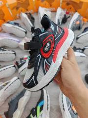 Inventory children's explosive street fashion sports shoes suitable for boys and girls with strong breath ability on the upper refreshing feeling on the feet soft soles and versatile styles Suitable for daily outings with textured casual sports shoes