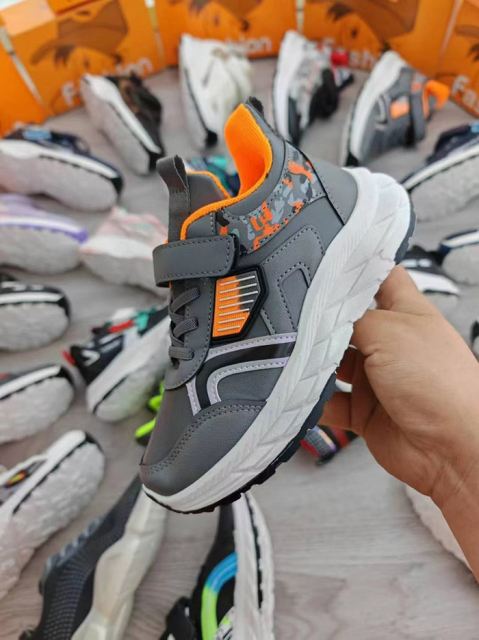 Inventory children's explosive street fashion sports shoes suitable for boys and girls with strong breath ability on the upper refreshing feeling on the feet soft soles and versatile styles Suitable for daily outings with textured casual sports shoes