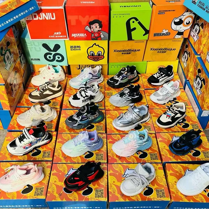 Widely used wholesale inventory of children's sports shoes  fashionable and avant-garde styles  suitable for both boys and girls' casual sports shoes  affordable and gentle  easy to bend children's sports shoes