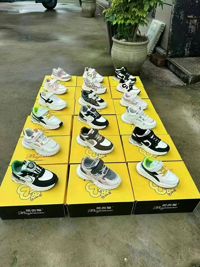 Portable children's sports shoes designed for both boys and girls  featuring soft sole materials that are safe  cheap  and cost-effective  Available in multiple styles and practical  classic daily hot selling  high-quality children's sports shoes