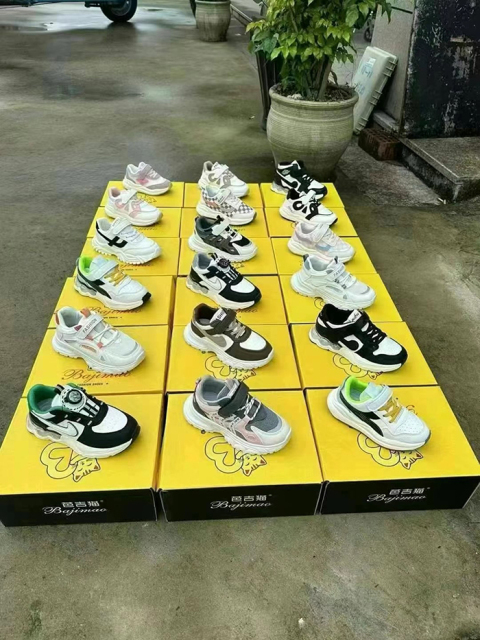 Portable children's sports shoes designed for both boys and girls  featuring soft sole materials that are safe  cheap  and cost-effective  Available in multiple styles and practical  classic daily hot selling  high-quality children's sports shoes
